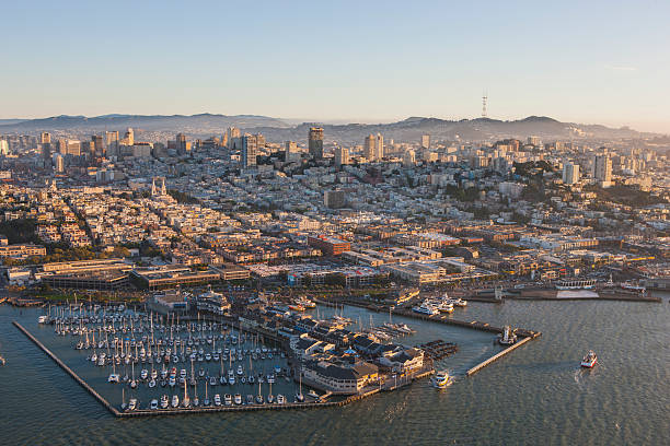 cais 39, norte praia, nob hill vista aérea de san francisco - bay san francisco county residential district aerial view imagens e fotografias de stock