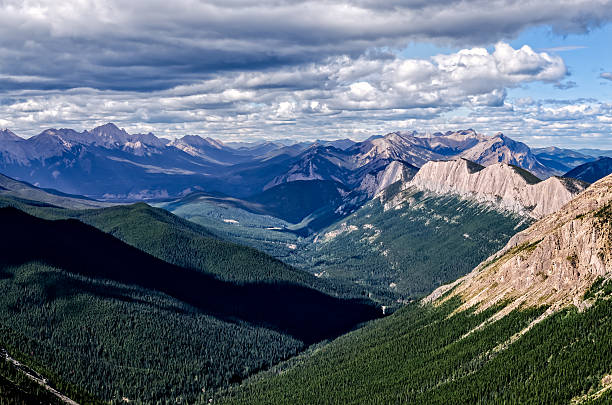 istock Mountain range landscape view in Jasper NP, Canada 517927161