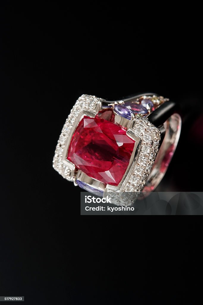 ビンテージルビーダイヤモンドの指輪 - ダイヤモンドの指輪のロイヤリティフリーストックフォト
