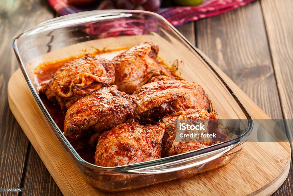 Marinado drumsticks de pollo - Foto de stock de Alimento libre de derechos