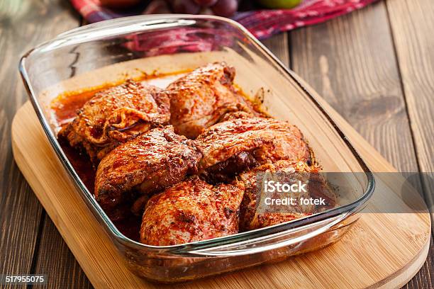 Marinado Drumsticks De Pollo Foto de stock y más banco de imágenes de Alimento - Alimento, Carne, Carne blanca