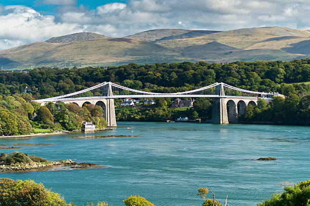 pont suspendu de menai - gwynedd photos et images de collection