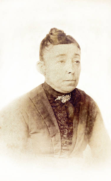 istock Old portrait of a lady 517958371