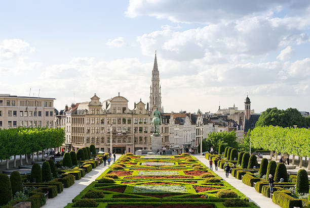 kunstberg de visitas turísticas o de mont des artes jardines en bruselas - brussels belgium arranging majestic fotografías e imágenes de stock