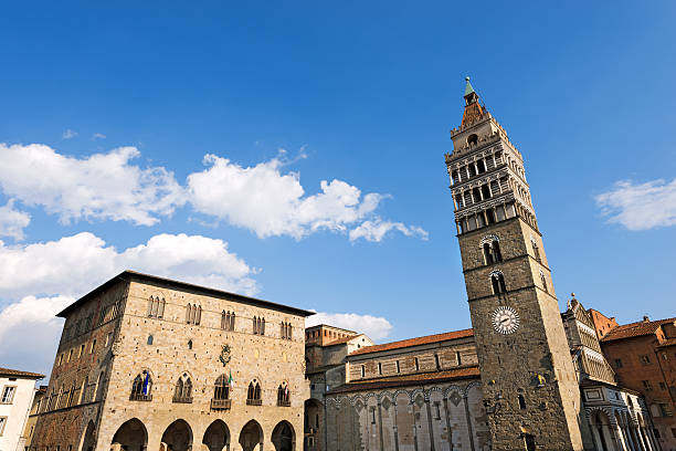 piazza del duomo-pistoia toscana, italia - provincia di pistoia foto e immagini stock