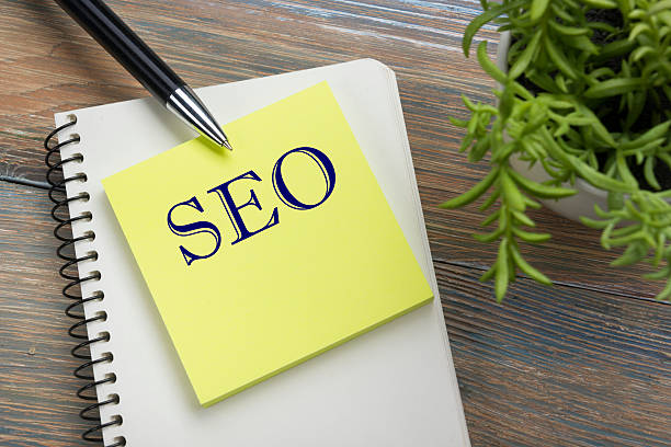 istock SEO, online concept. Notepad with message, pen and flower. Office 517974248
