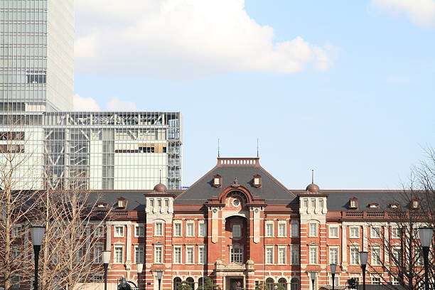 de la gare de tokyo marunouchi station bâtiment du japon - tokyo station railroad station chiyoda ward building exterior photos et images de collection