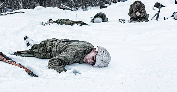 istock Kneeling WWII Soldier Praying For Dead Buddy War Casualties 517993300