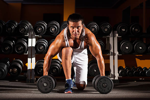 człowiek robi treningu z sztanga - human muscle men weights picking up zdjęcia i obrazy z banku zdjęć