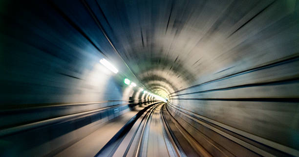 metro túnel, borroso - train tunnel fotografías e imágenes de stock