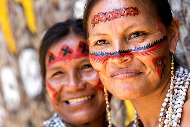 istock Native Brazilian old women portrait 518003356
