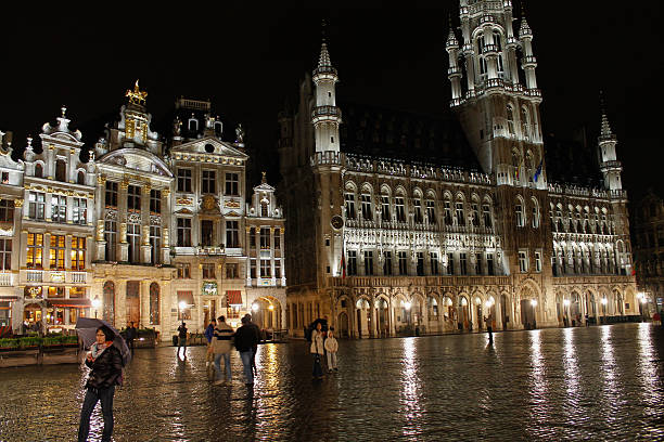 grand-place de bruxelas - resorte imagens e fotografias de stock