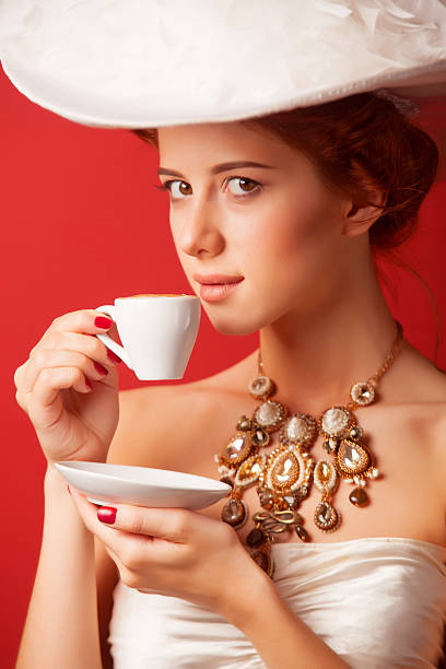 belle epoque-frauen mit tasse - old fashioned tea cup victorian style beauty stock-fotos und bilder