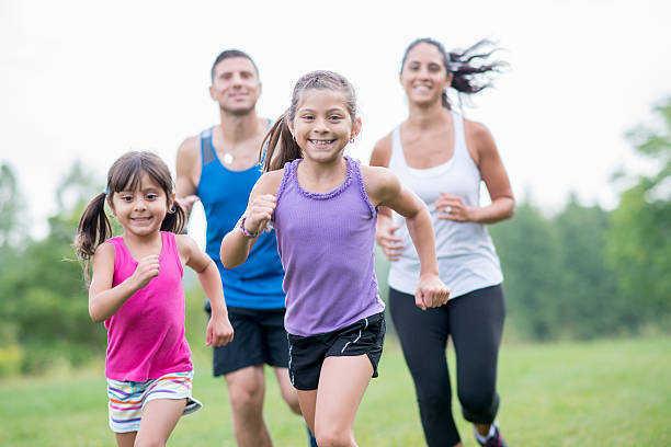 ejercite en familia - family sport exercising jogging fotografías e imágenes de stock