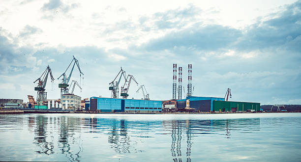 chantier naval de la mer - construction built structure building activity shipyard photos et images de collection