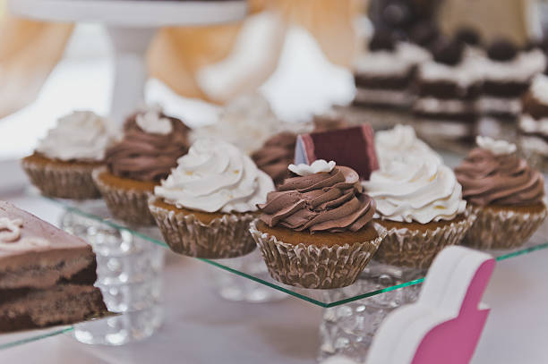 istock Cakes in the form of baskets with the cream 518030458
