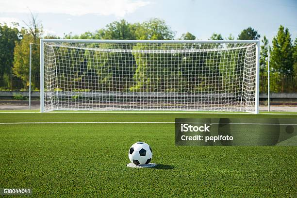 Soccer Ball Und Das Ziel Stockfoto und mehr Bilder von Fußball - Fußball, Fußball-Spielball, Tor - Sportgerät