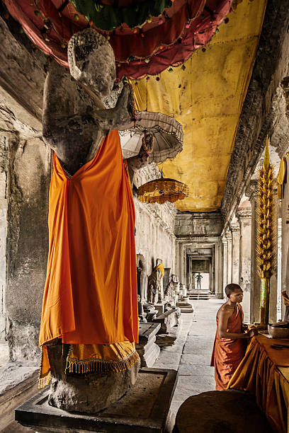 galeria dos mil budas angkor wat - cambodia monk buddhism angkor wat - fotografias e filmes do acervo