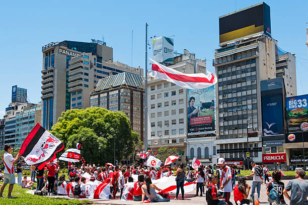 川 プレート フットボールファンで、ブエノスアイレス、アルゼンチン - club atletico river plate ストックフォトと画像