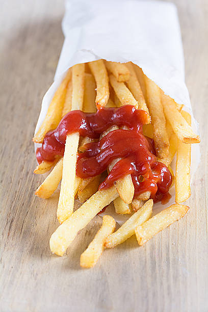 폼므 frites mit 토마토 케첩 - mitnehmen 뉴스 사진 이미지