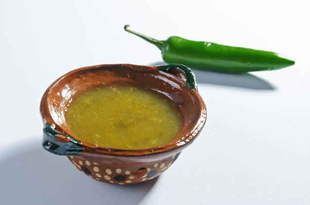 salsa verde - tabasco sauce fotografías e imágenes de stock