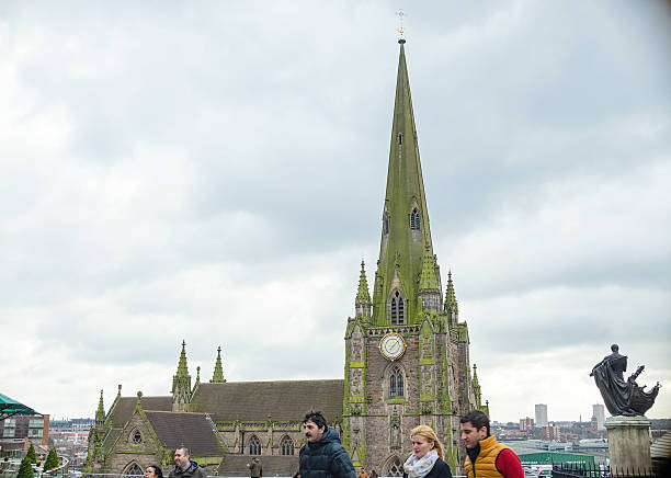 st. martins kirche kirchturmspitze - birmingham bullring midlands west stock-fotos und bilder