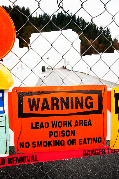 lead arbeitsbereich warnschild - day washington state vertical outdoors stock-fotos und bilder