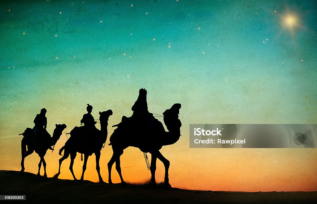 Gruppe von Menschen, die isoliert auf Hintergrund Kamel reiten - Lizenzfrei Drei weise Männer Stock-Foto