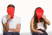 paar-holding-gebrochenes-herz.jpg?b=1&s=170x170&k=20&c=xcJv659HssEbTnJtEYIHHZggWqG_vQ5CVDNACVqr53M=