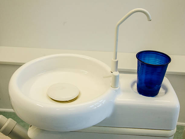 Rinsing bowl and mug at the dentist