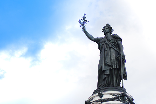 Francés la Estatua de la libertad en Lugar de la république photo