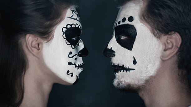istock Halloween couple in love 518260595
