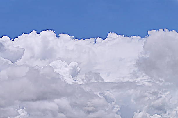 それは白い雲と青い空。 - white cloud mountains ストックフォトと画像