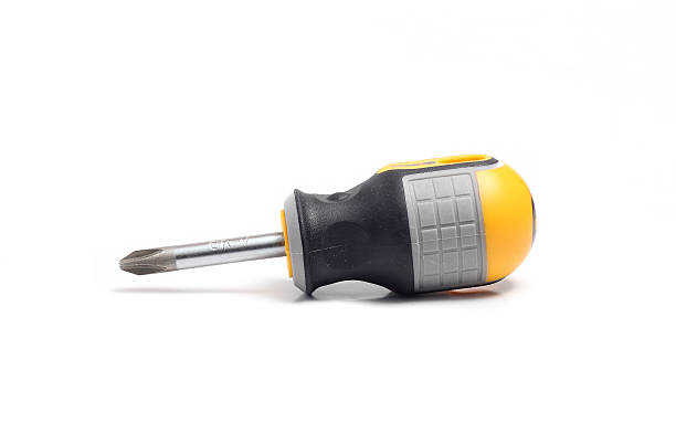 petite phillips tournevis avec poignée jaune noir - screwdriver isolated phillips work tool photos et images de collection