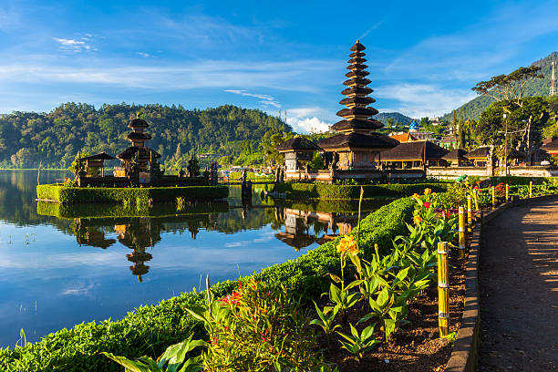 pura ulun danu bratan at sunrise, bali, indonesia - budaya indonesia foto potret stok, foto, & gambar bebas royalti