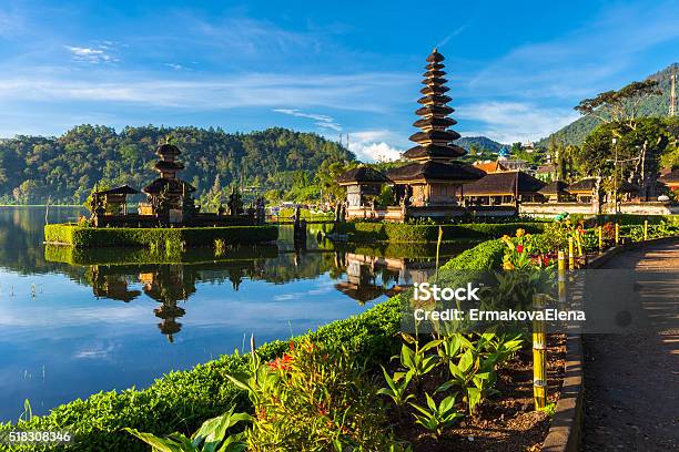 Пура Улун Дану Братан На Закате Бали Индонезия — стоковые фотографии и другие картинки Бали - Бали, Туристическое направление, Тропический климат