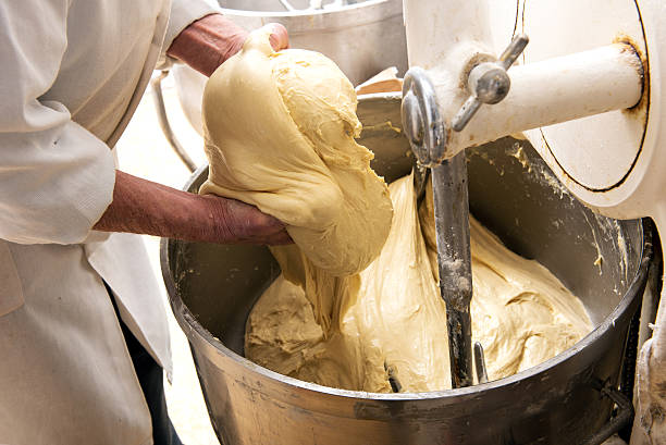 machine for mixing dough