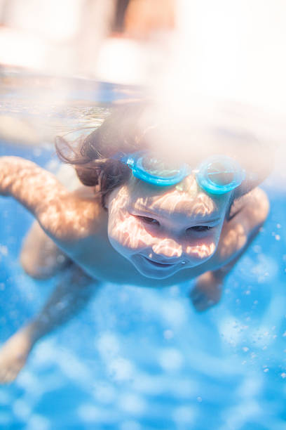 diving kid - baby swim under water bildbanksfoton och bilder