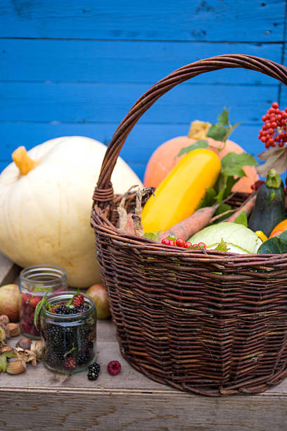 frisch von der ernte gemüse - suppengrün imagens e fotografias de stock