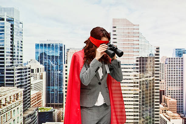 супергерой поиск с подвеской в виде бинокля - chicago built structure business forecasting стоковые фото и изображения