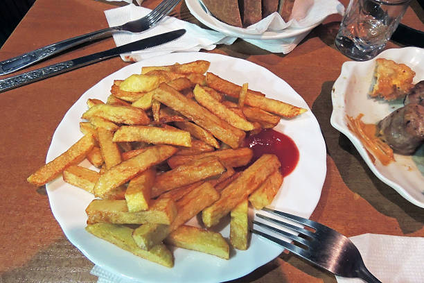 жареный картофель фри - low salt стоковые фото и изображения
