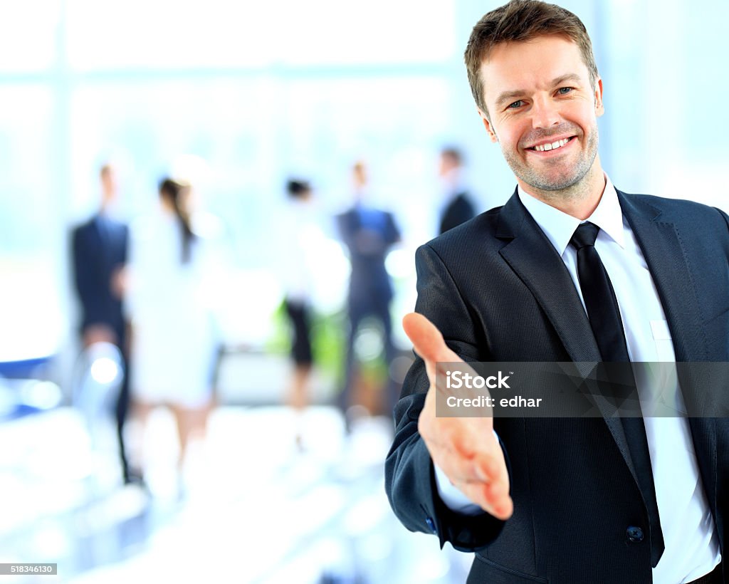 Geschäftsmann mit einem Hände schütteln - Lizenzfrei Dienstleistung Stock-Foto
