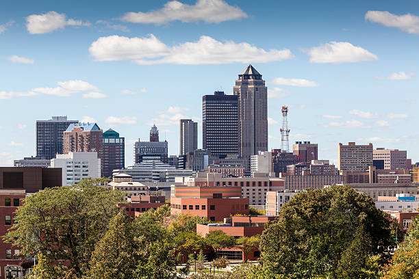 Des Moines, Iowa Des Moines, Iowa skyline from capitol hill iowa stock pictures, royalty-free photos & images