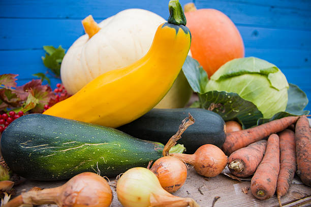 frisch von der ernte gemüse - suppengrün imagens e fotografias de stock