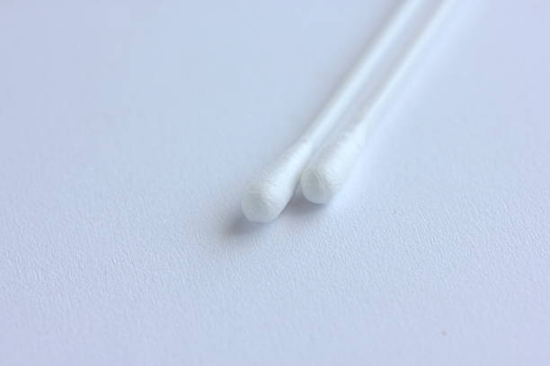 algodão bud - cotton swab q tip healthcare and medicine cotton - fotografias e filmes do acervo