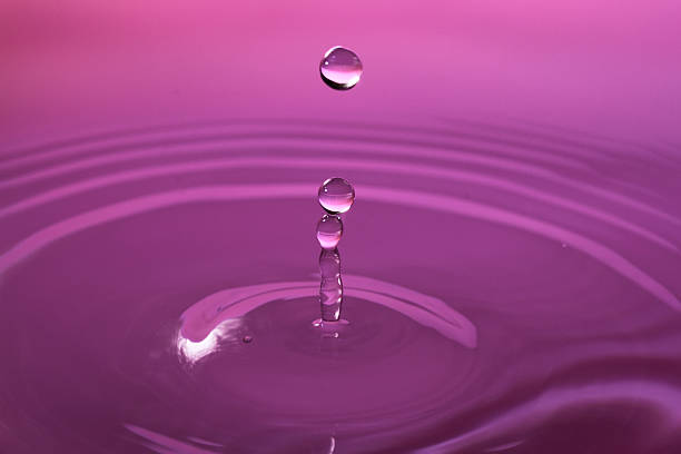 istock Stop action photo of water drop with reflection 518357214
