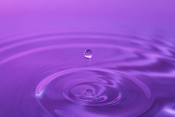 istock Stop action photo of water drop with reflection 518357948