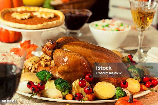 Cena Del Día De Acción De Gracias Foto de stock y más banco de imágenes de Pavo - Ave de corral - Pavo - Ave de corral, Pavo - Carne blanca, Tarta de calabaza