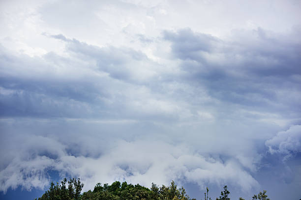 istock Epic supercell shelf cloud, nov 6, 2015, Sydney 518373080