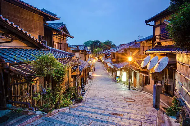 A back lane of old Kyoto is lit up on the blue hour.